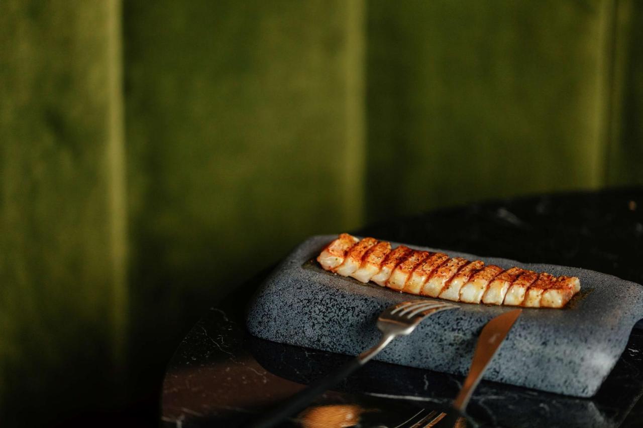塞维利亚马格达莱纳广场丽笙精选酒店 外观 照片 Grilled unagi