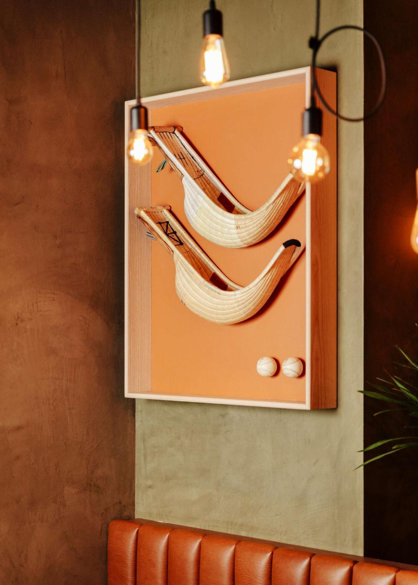 塞维利亚马格达莱纳广场丽笙精选酒店 外观 照片 A wall mounted version of the game