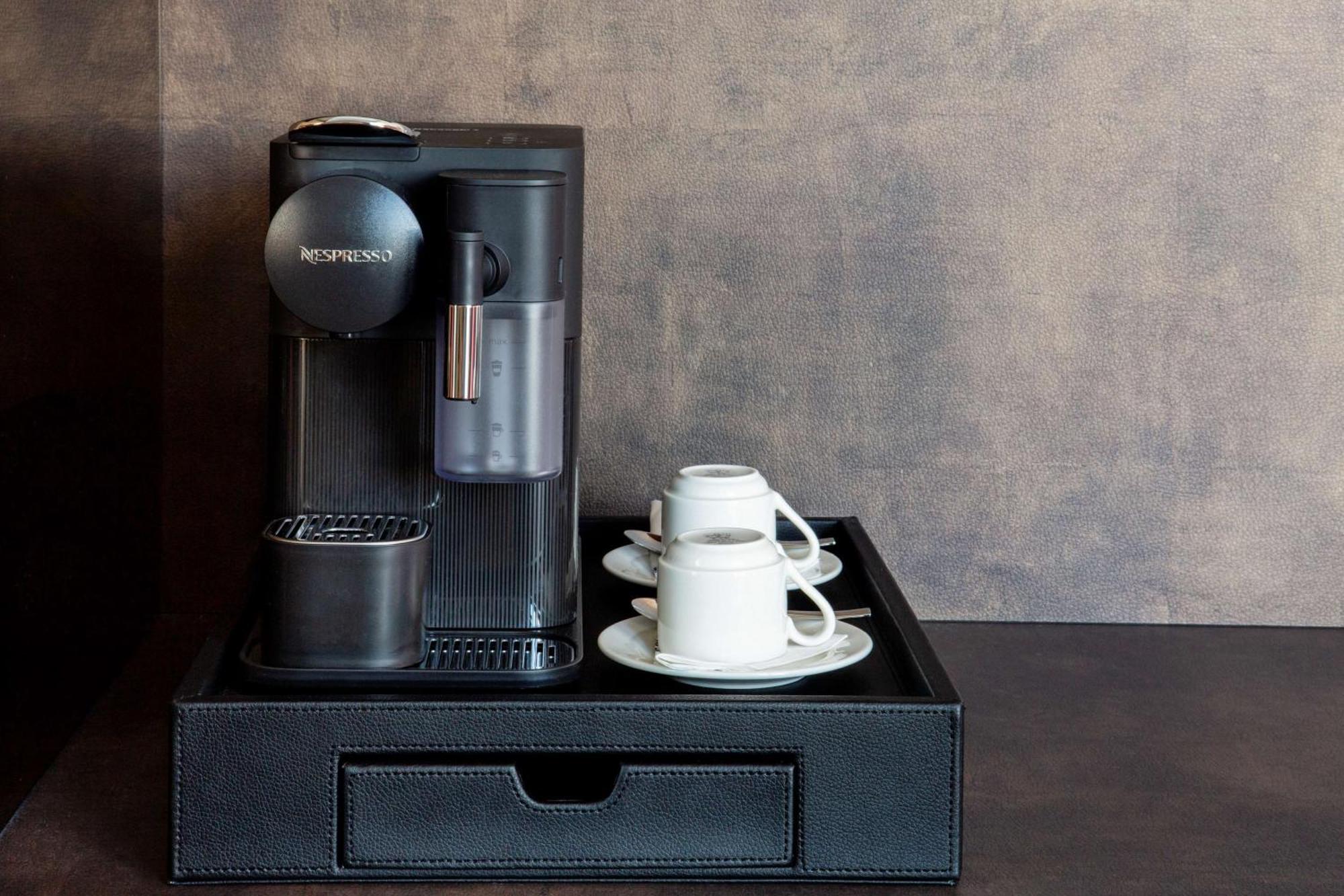 塞维利亚马格达莱纳广场丽笙精选酒店 外观 照片 A Nespresso Vertuo Next