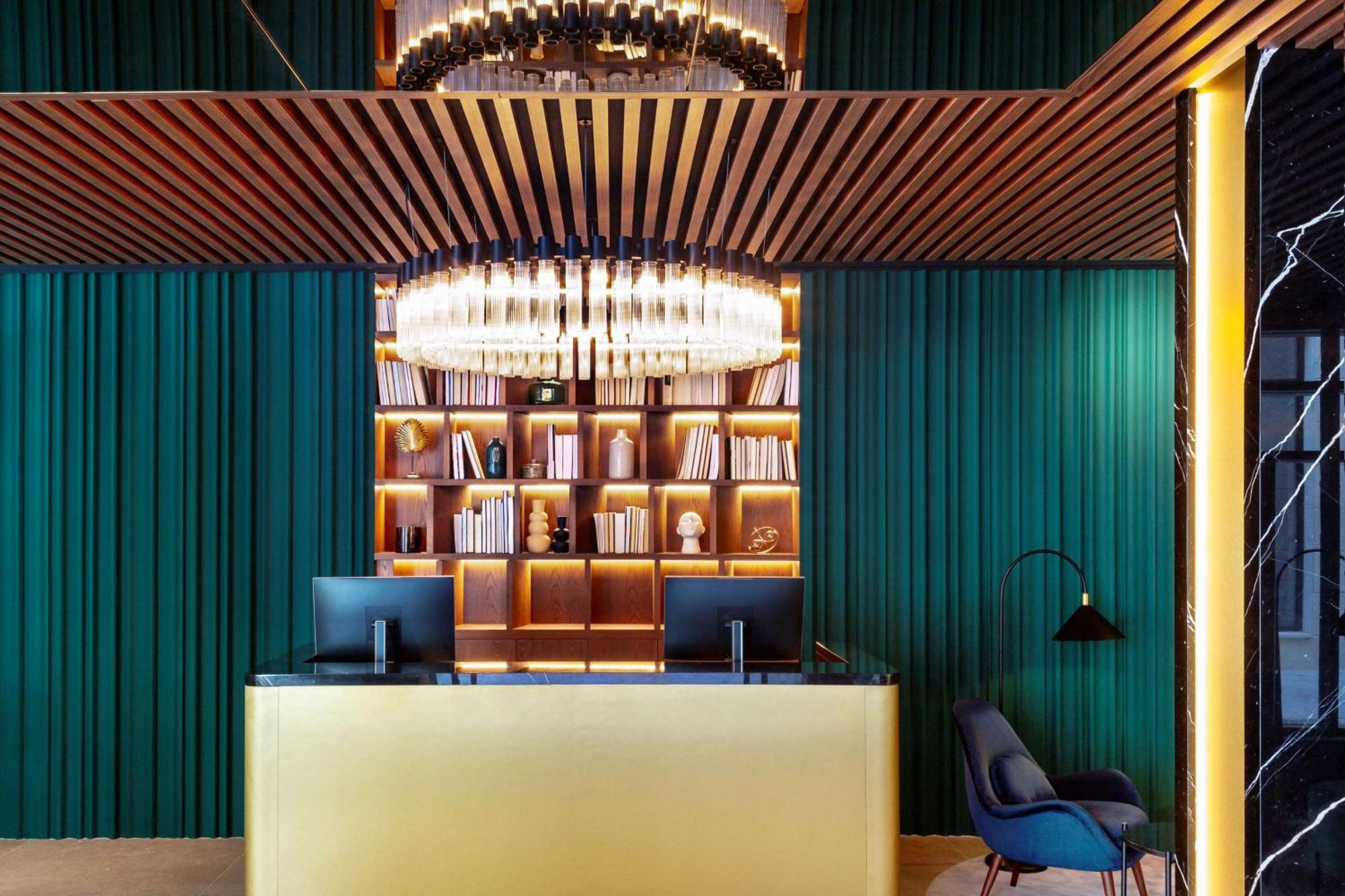塞维利亚马格达莱纳广场丽笙精选酒店 外观 照片 The lobby of the hotel
